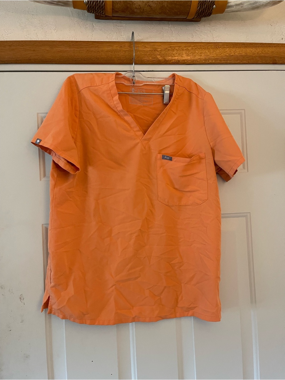 Figs Scrub Top Women M Orange Catarina One Pocket Nurse Vet Tech Medical Logo